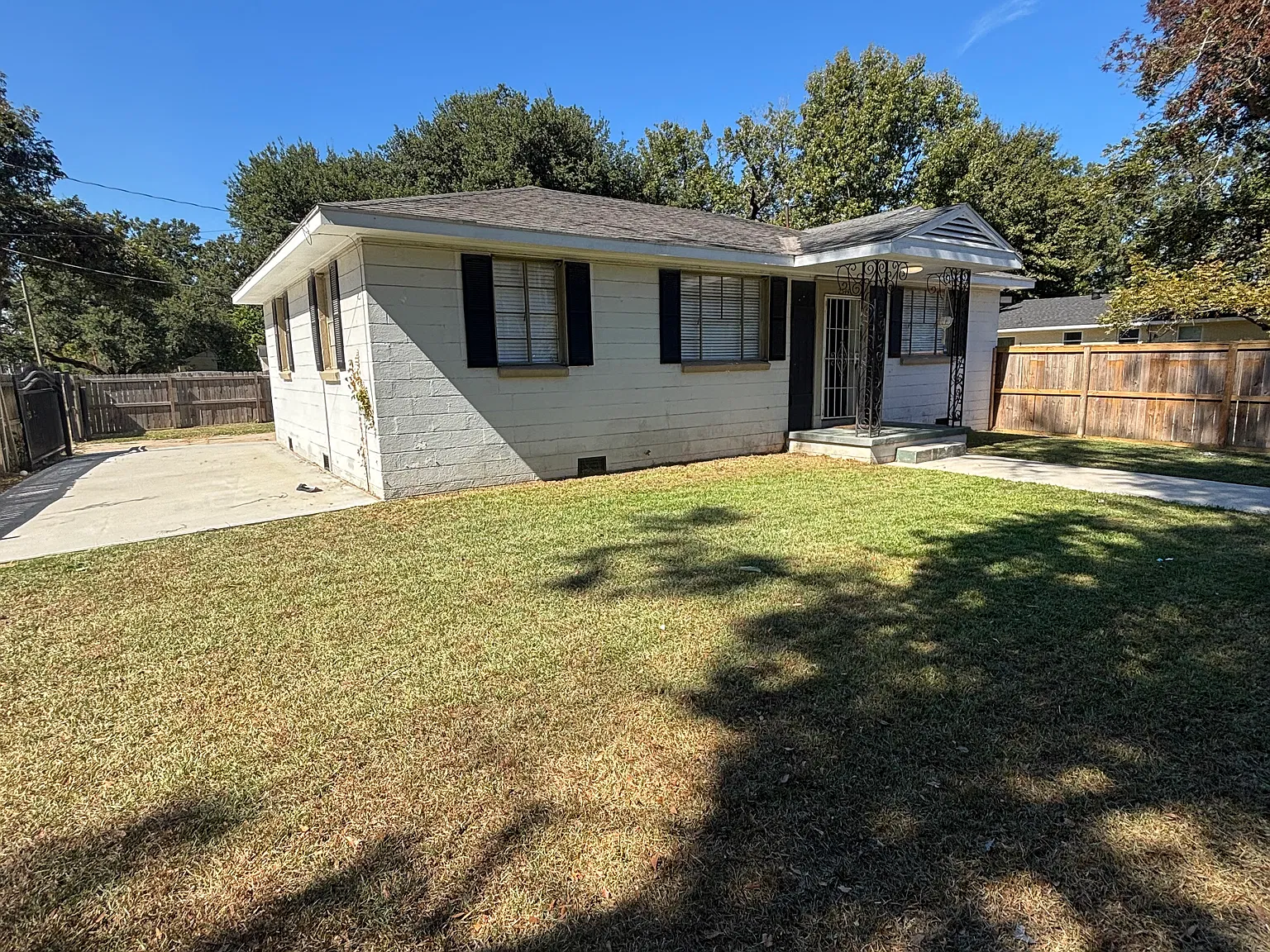3 bed, 1400 sqft, $1,400 — Photo 1