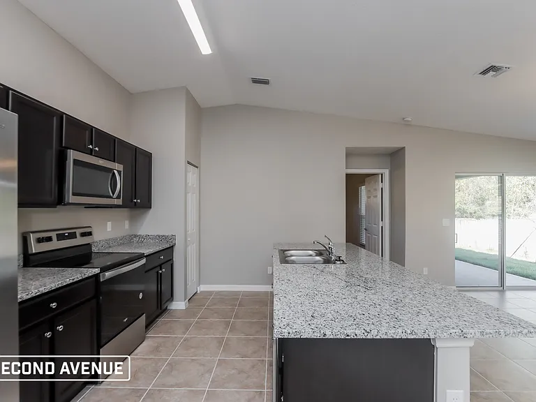 731 Hartford Ave SW — Photo 3