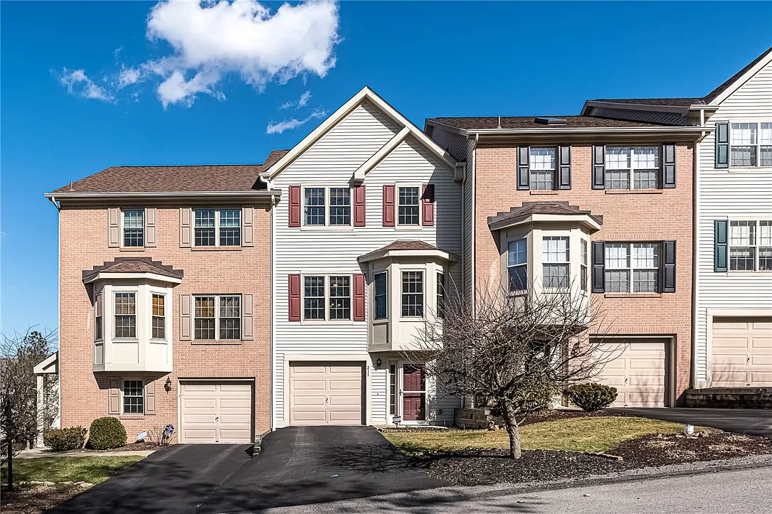 311 Fairfax Ct photo 1