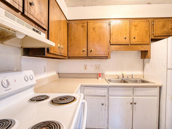 4th image of 2440 Winston Way