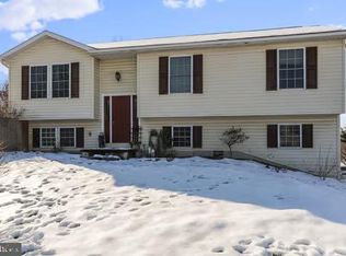 432 Macintosh Ct #9, Shippensburg, PA 17257