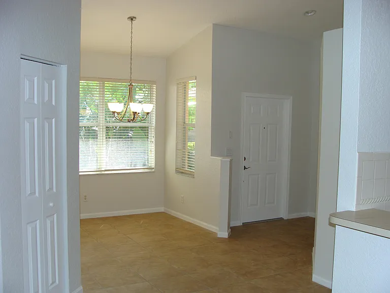 369 W Coral Trace Cir — Photo 4