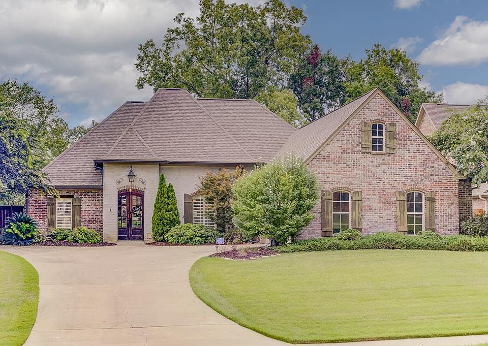 1st image of 122 Twin Creeks Dr