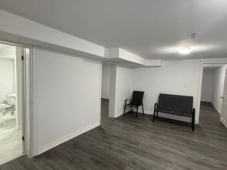 1467 Oxford St — Photo 32