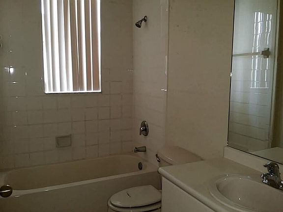 5th image of 2728 SE 17th Ave Unit 103