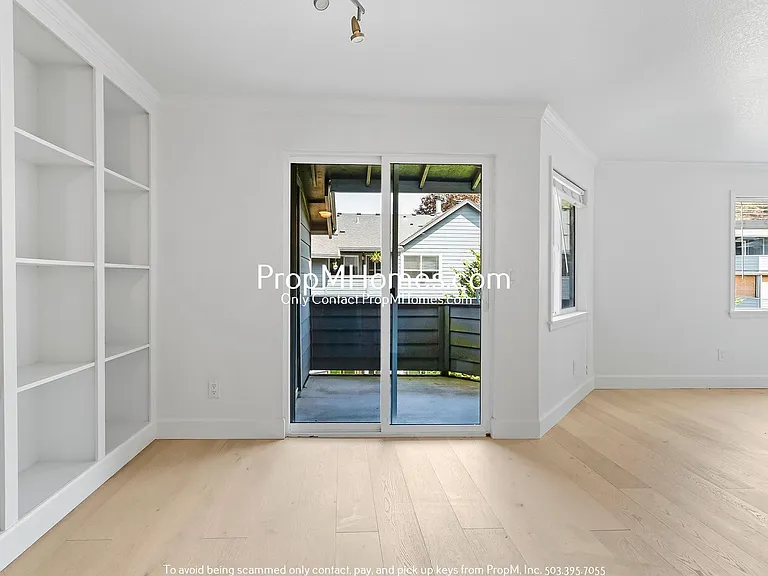 7937 SW 40th Ave #E — Photo 11