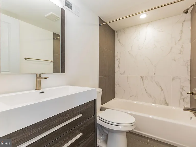 1513 Brown St #1 — Photo 14
