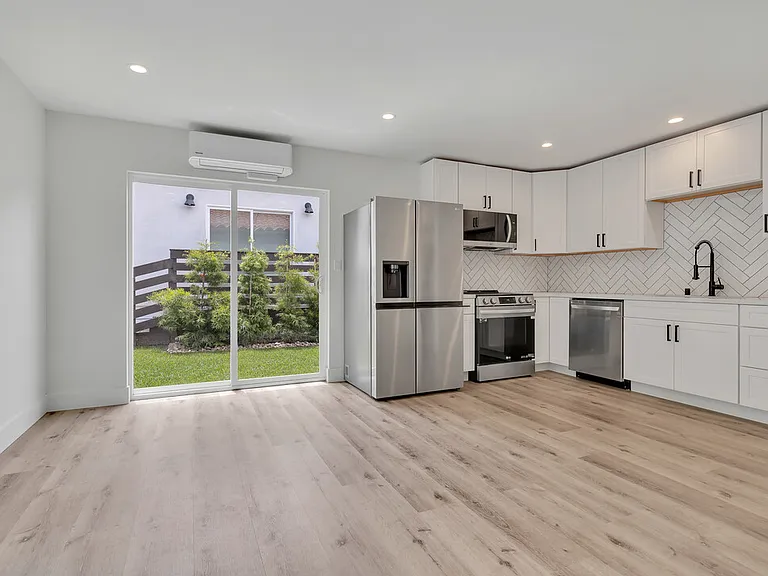 7740 Exchange Pl #7 — Photo 2