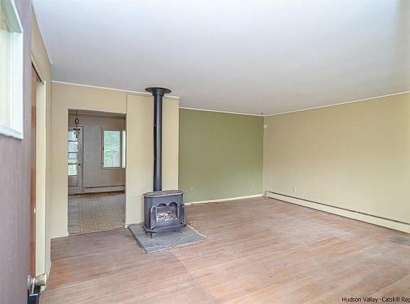 3rd image of 143 Barclay Ln