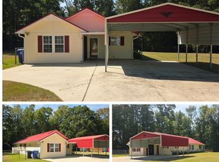 250 Waccamaw Shores Road, Lake Waccamaw, NC 28450