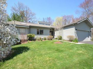 8 Brenthaven, Avon, CT 06001