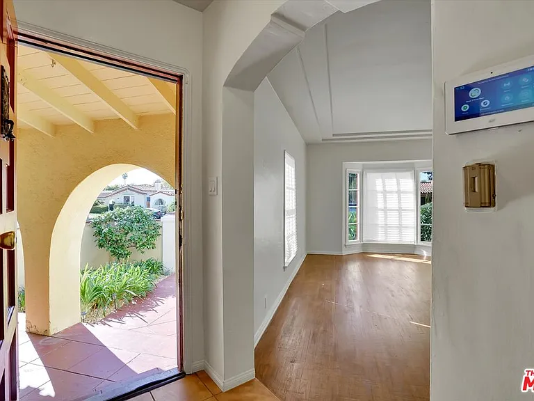 3800 Roxton Ave — Photo 10