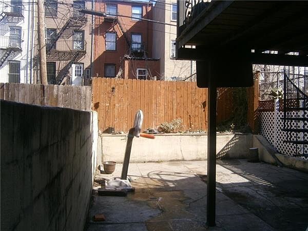 1st image of 413 Hancock St APT 1