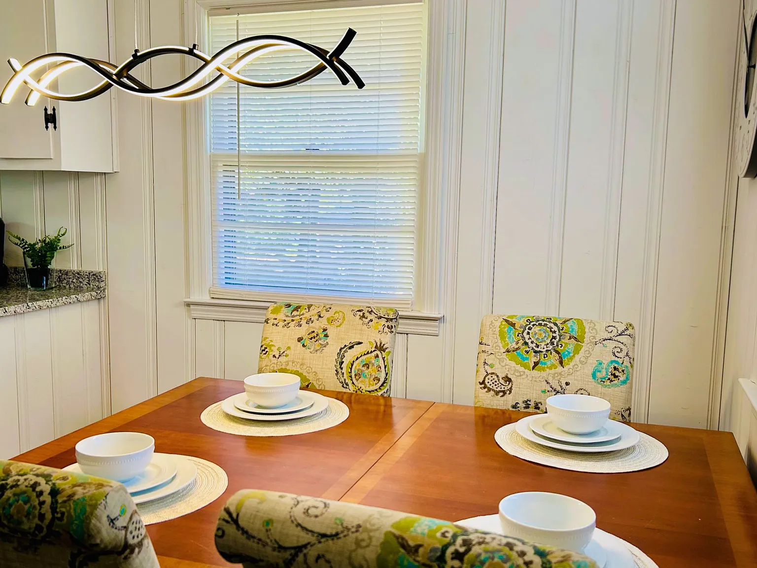 4 bed, 2.0 bath, 1200 sqft, $1,048 — Photo 3