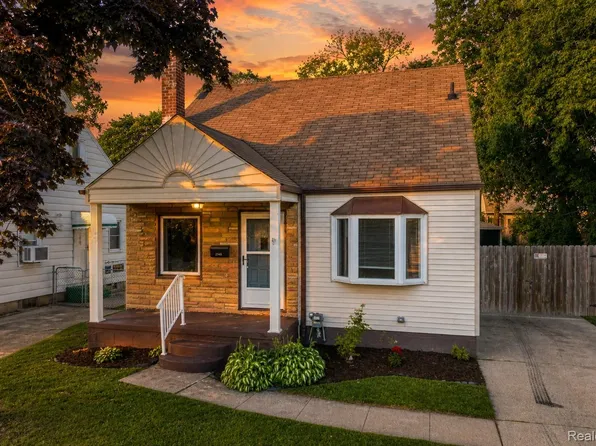 21145 Beechwood Ave, Eastpointe, MI 48021