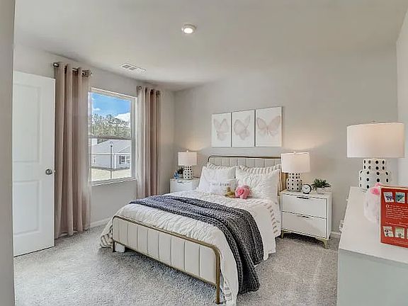 2nd image of 118 Addlestone Cir
