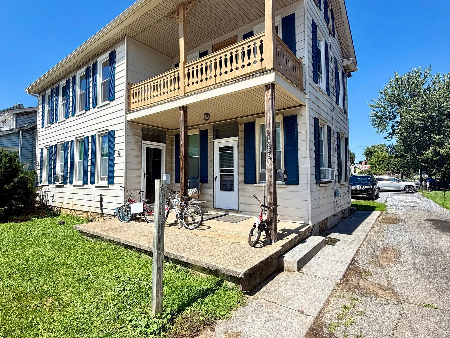 2 bed, 1.0 bath, 1000 sqft, $1,925 — Photo 1