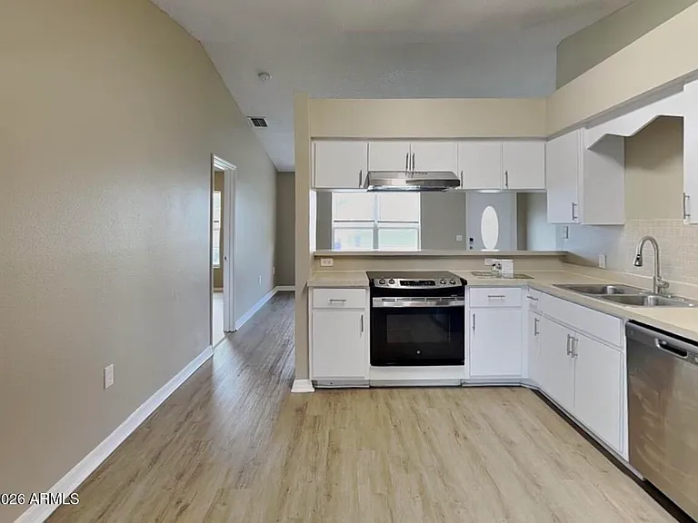 8907 W Roma Ave — Photo 5
