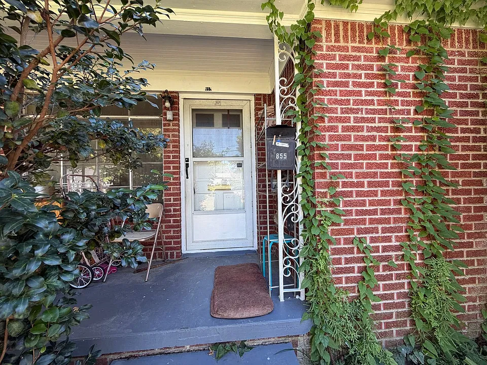 855 Rutherford St