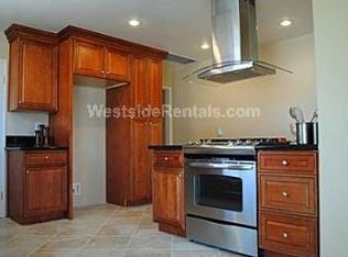 7801 Variel Ave, Canoga Park, CA 91304
