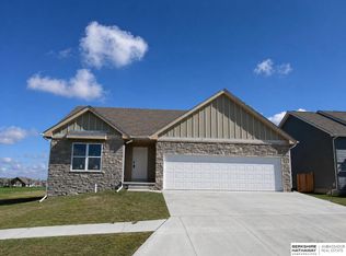 5114 Pinehill Rd, Bellevue, NE 68133