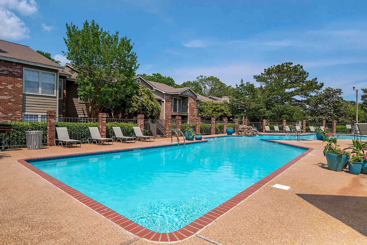 Photo 2 of 36 - Pear Orchard Apartments - Ridgeland, MS Building Photo - Pear Orchard Apartments