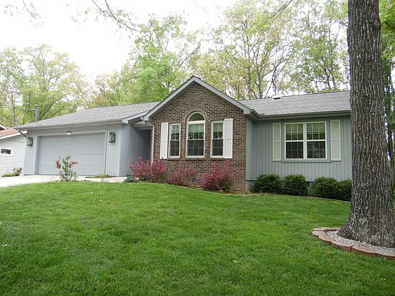 3rd image of 121 Canterbury Dr