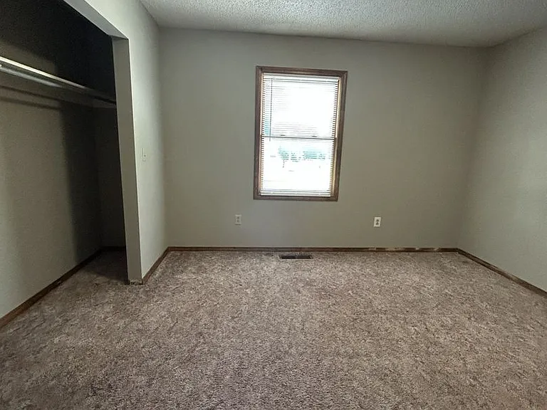 207 E Carlton St — Photo 6