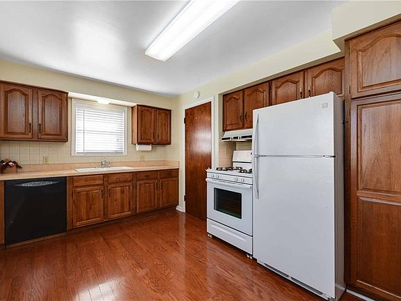 2nd image of 6458 Lawnwood Ave