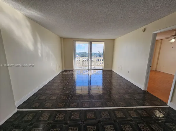 15600 NW 7th Ave APT 704, Miami, FL 33169