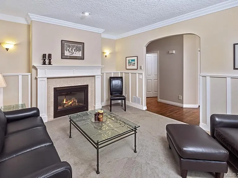 749 Wesley Ct — Photo 5