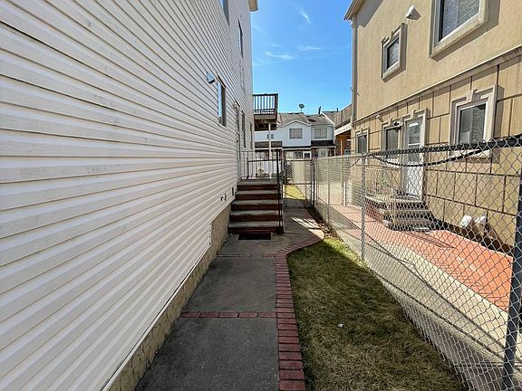 3rd image of 388 Nome Ave #1