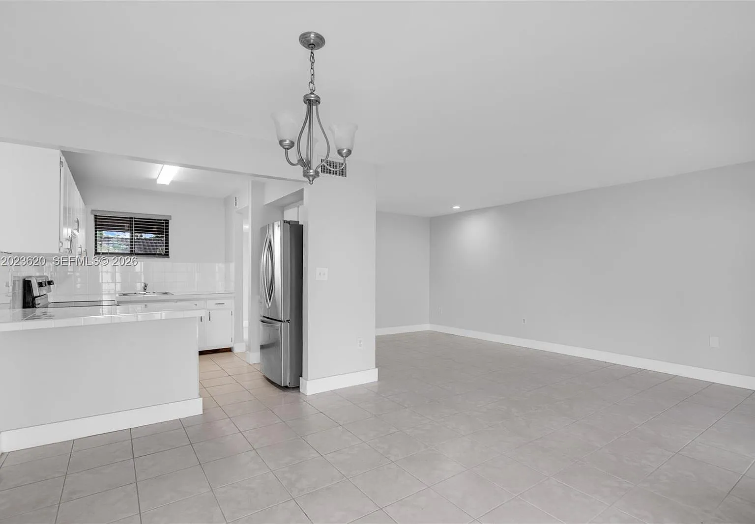 3 bed, 1113 sqft, $3,599 — Photo 2
