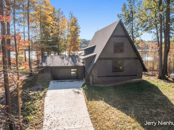 3732 Schermerhorn Lake Dr, Allegan, MI 49010