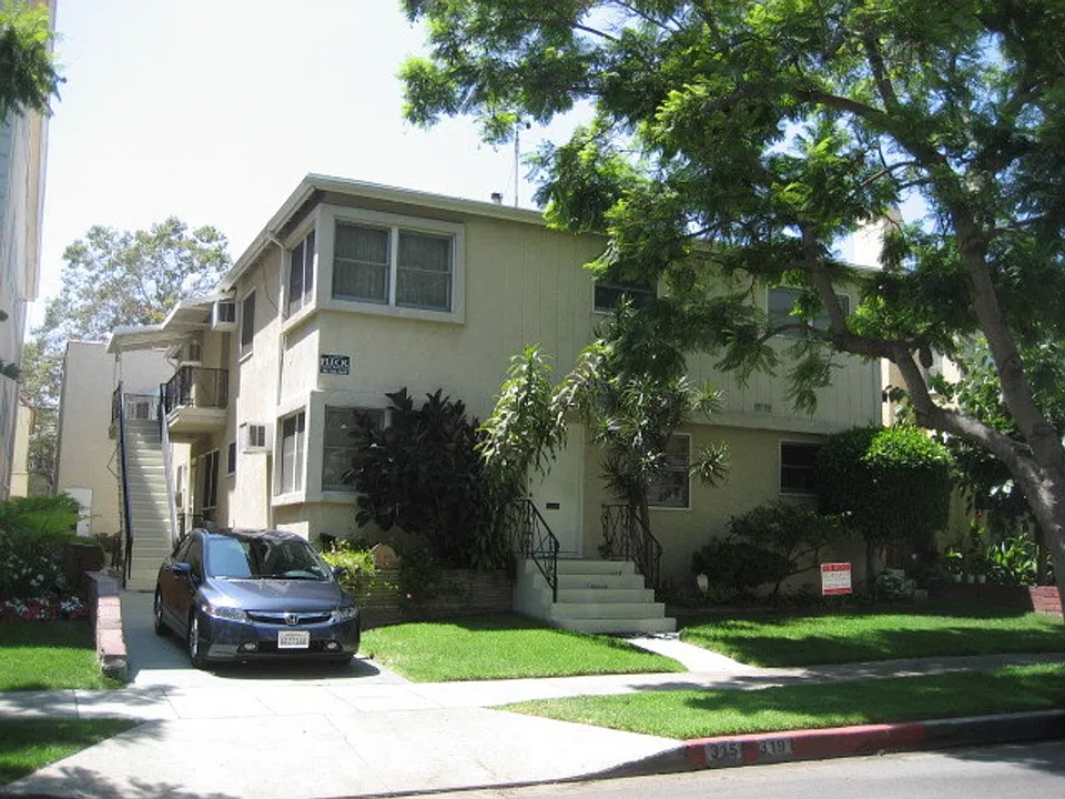 315-319 N La Peer Dr