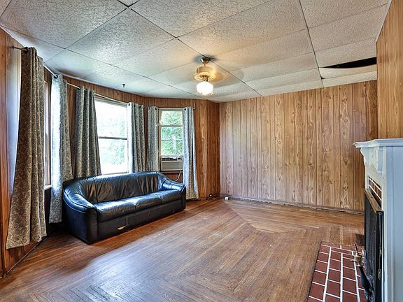 5th image of 601 Burr Oak St