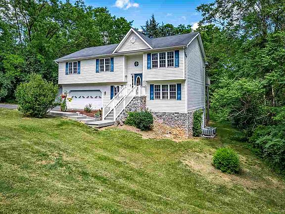 3rd image of 411 Meghann Dr