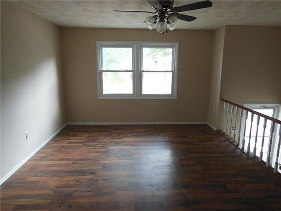 4th image of 112 Farnstead Dr