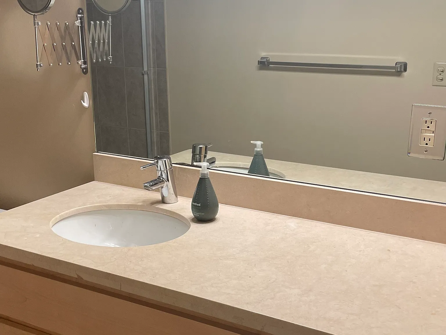 2 bed, 980 sqft, $7,850 — Photo 2