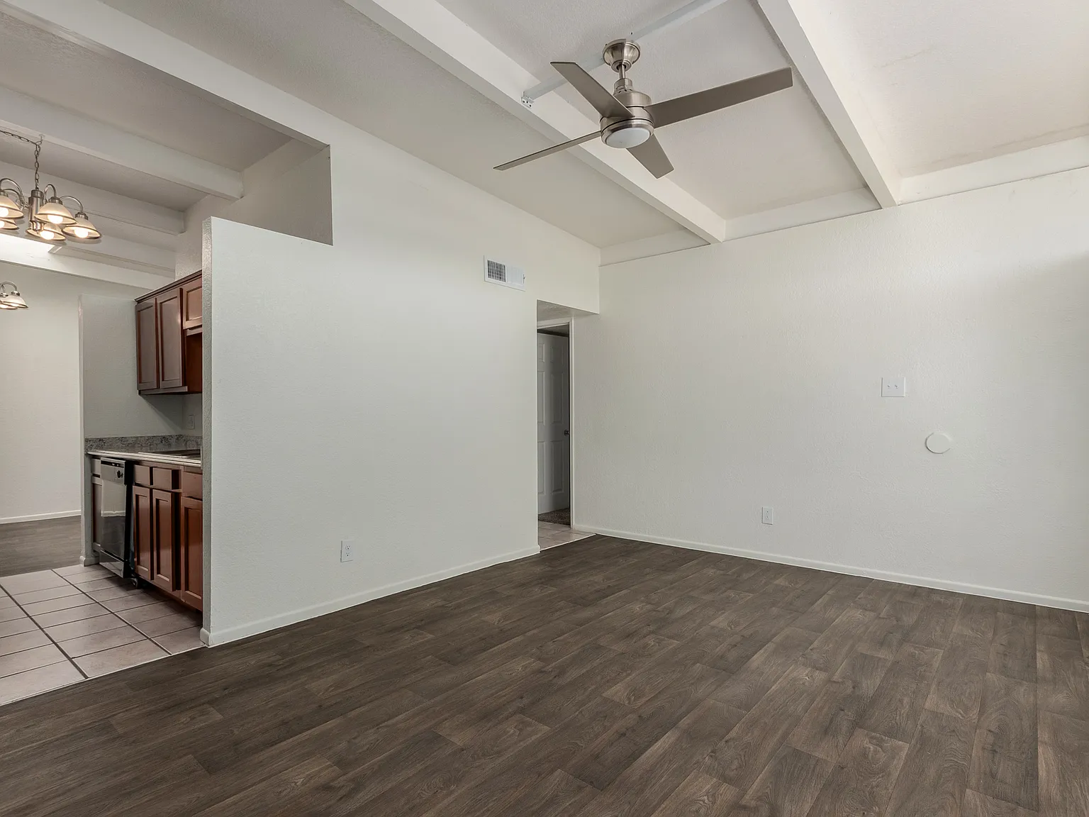 2 bed, 850 sqft, $1,250 — Photo 3