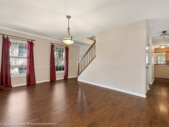 3rd image of 1402 Laurel Oaks Dr