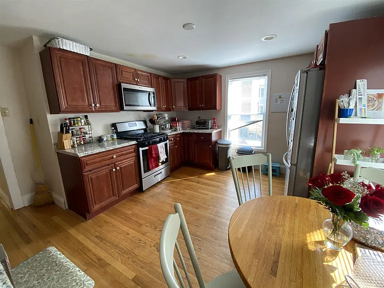 279 Pearl St #3L — Photo 2