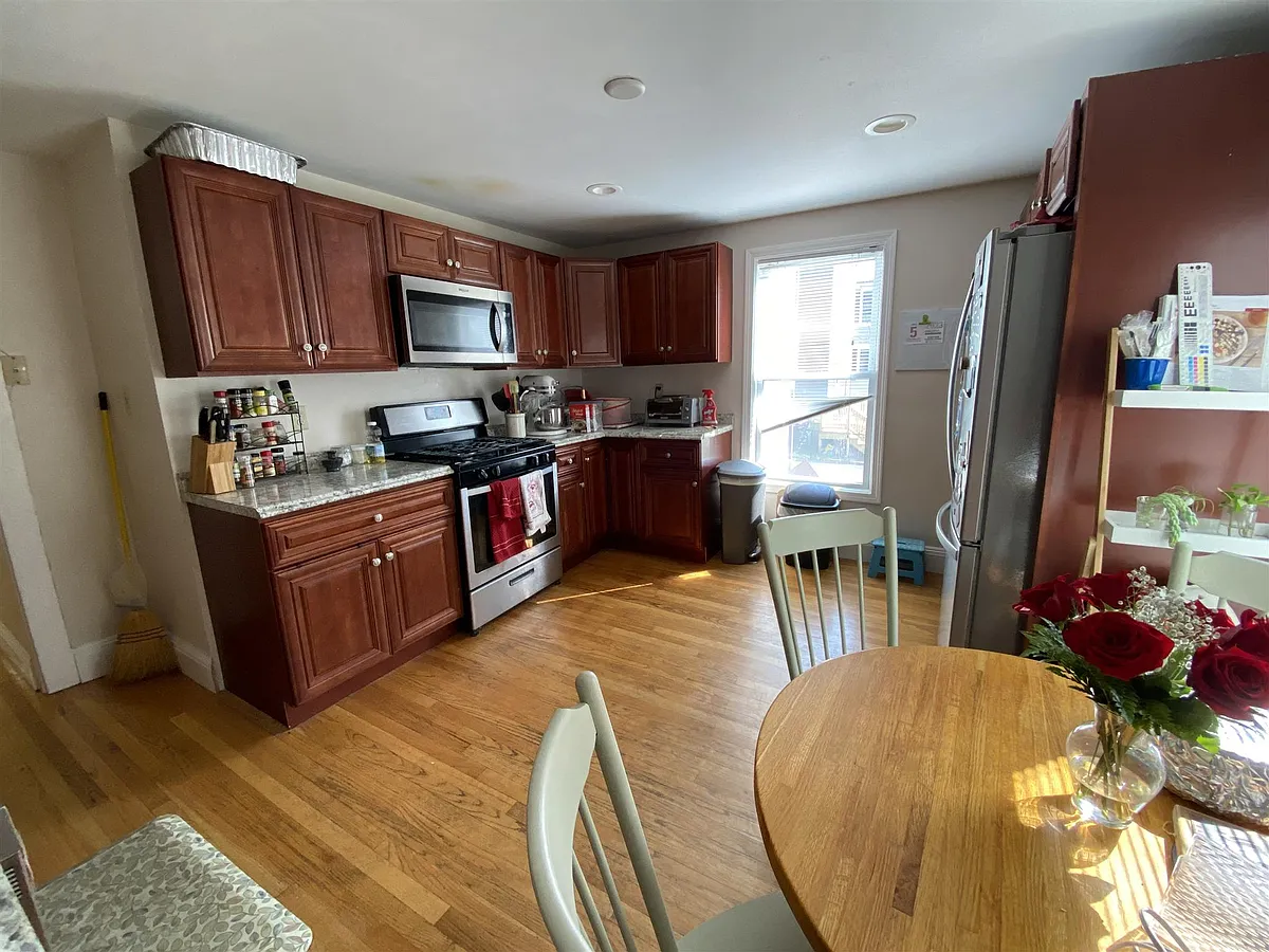 Building Photo - 279 Pearl St #3L