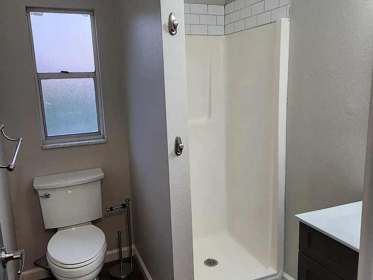 106 2nd Ave SW #A — Photo 5