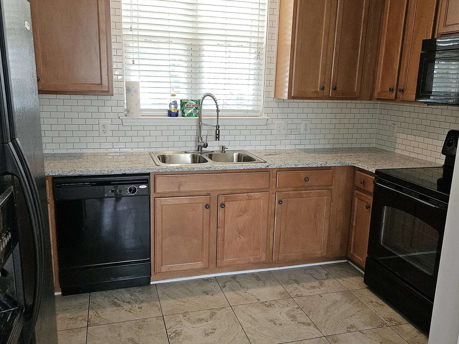 3 bed, 2.5 bath, 1432 sqft, $2,000 — Photo 2