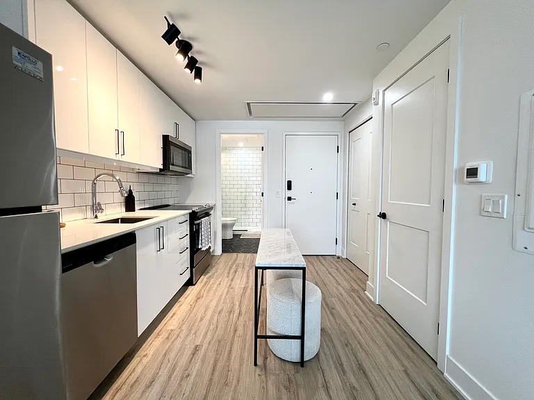 377 Winona Ave — Photo 12