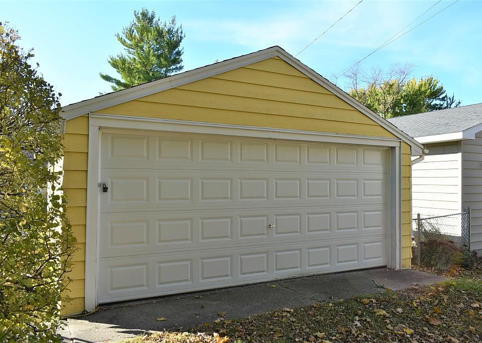 2nd image of 705 Willow St