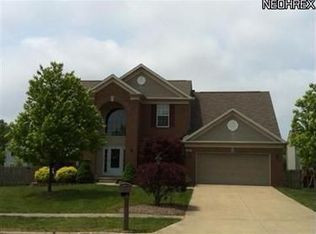 916 Edgar Ln, Brunswick, OH 44212