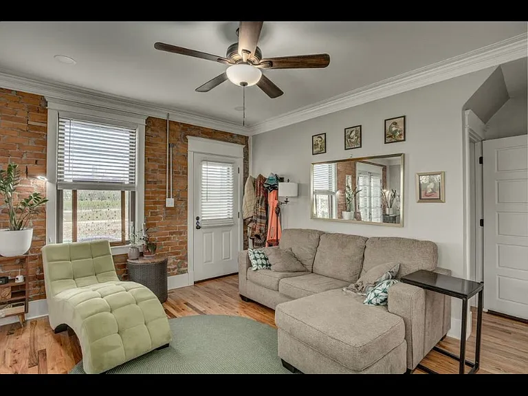 229-235 W 4th St #236 — Photo 4