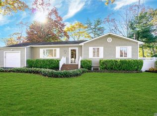 30 Oaklawn Ave, Farmingville, NY 11738